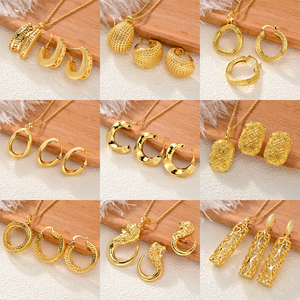 <span class=keywords><strong>Parure</strong></span> de <span class=keywords><strong>Bijoux</strong></span> de Mode de Haute Qualité en Cuivre Plaqué Or 18 carats de Dubaï pour Mariée et <span class=keywords><strong>Femme</strong></span> - Product Image 2