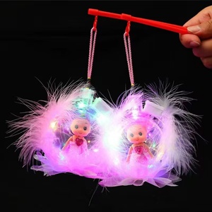 ดาบไลท์เซเบอร์พลาสติกเรืองแสงแบบมือถือ พร้อมไฟ LED หลากสี แบบชาร์จได้ ของเล่นคอสเพลย์สำหรับเด็ก ดีไซน์ท้องฟ้าเต็มดาว - Product Image 6