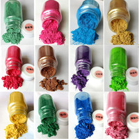 Les produits artisanaux de savon en plastique utilisent de la poudre de mica nacrée comme pigment. Disponible en flacons de 10 grammes.