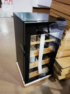 NE-134 Preservación Control de temperatura Madera de cedro 83L Gabinete de cigarros - Product Image 3