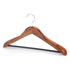 Cintres en <span class=keywords><strong>bois</strong></span> <span class=keywords><strong>de</strong></span> luxe épaissis à épaules larges, en <span class=keywords><strong>bois</strong></span> massif, antidérapants, écologiques et durables <span class=keywords><strong>pour</strong></span> magasins <span class=keywords><strong>de</strong></span> vêtements et supermarchés - Product Image 3