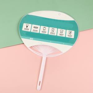 พัดลมพลาสติกขนาดเล็กพับได้พัดลมมือถือพลาสติกขนาดเล็กพับได้ทำจากพลาสติก PP ด้ามจับยาวสำหรับโฆษณาโลโก้ออกแบบได้ตามที่ต้องการ - Product Image 3