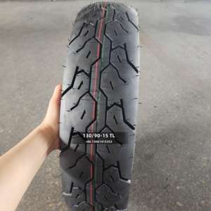 Pneu de moto 130/90 à vendre - Product Image 3