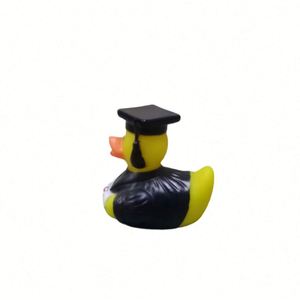 Duck Doctor en plastique personnalisé avec logo, 2 pouces, pour bébé, avec pompon, vente chaude saison de la remise des diplômes, en gros - Product Image 2