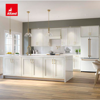 Armoires de cuisine en bois massif Allandgroup Duraform Breeze et Painted Harbor Shaker avec comptoir en pierre en cascade