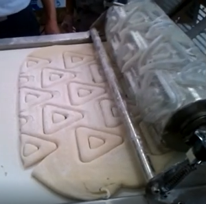 Высококачественная автоматическая машина для резки дрожжей и пончиков с CE - Product Image 3