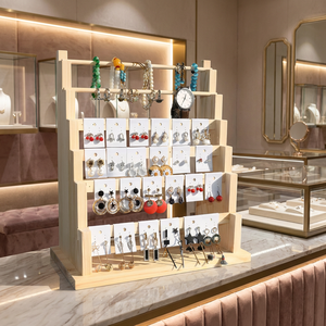 Expositor de madera de 4 niveles para pendientes con tarjetero y ganchos, soporte de exhibición de joyas para estuches y exhibiciones, expositor minorista de madera para venta. - Product Image 5