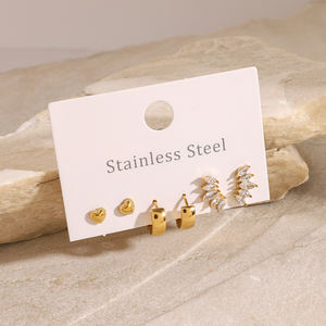 Boucles <span class=keywords><strong>d</strong></span>'oreilles clips larges et plats en acier inoxydable plaqué or 18 carats avec zircon blanc marquise et cœur J&<span class=keywords><strong>D</strong></span> - Product Image 4