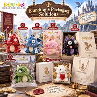 Porte-clés en peluche Dragon à marque privée, prêt à la vente pour les boutiques lifestyle, les concept stores, les coffrets cadeaux et les marques en ligne