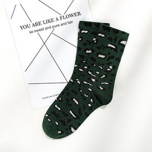 2024 chaussettes imprimées léopard mode nouvelles femmes originalité individuelle <span class=keywords><strong>tas</strong></span> <span class=keywords><strong>tas</strong></span> dans le cylindre conception vente en gros chaussettes imprimées - Product Image 2