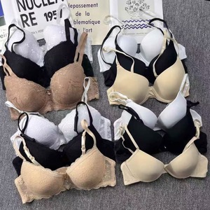 Liquidación de Sujetadores Deportivos Transpirables de Estilos Variados, Tono de Piel Blanco y Negro, Estilo Europeo Americano, Marca Love, Surtido Mixto - Product Image 3