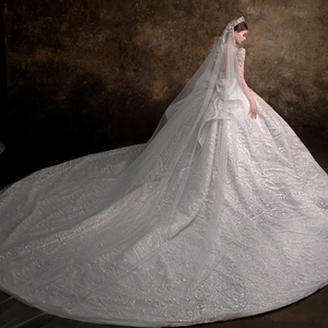 LSHT127 Vestido de Novia de Lujo Moderno con Cuello Alto, Apliques de Encaje Floral con Cristales, Bordado, Estilo Imperio, con Cola de Capilla - Product Image 2