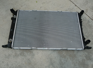 Radiador de camión enfriador automotriz de alta calidad, modelo de coche Audi personalizado con OEM NO.8K0121251AJ, tanque de radiador de aluminio/latón - Product Image 5