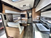 HQ19 TOY HAULER Suspensi Independen Camper Caravans Travel RV off Road Caravans