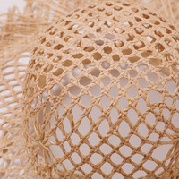 Chapeau de paille en raphia à bords bruts découpés pour femme, style bohème, à large bord, idéal pour l'été, la plage et les vacances, protection solaire décontractée