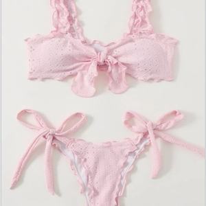 ขายตรงจากโรงงาน ชุดว่ายน้ำบิกินี่สองชิ้นแบบสปันเด็กซ์/โพลีเอสเตอร์ แห้งเร็ว ยกทรงดันทรง สายวี สั่งทำได้ บริการ OEM - Product Image 1