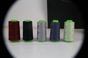 Fils à coudre en polyester de haute qualité, couleur unie, pour machines à broder - Product Image 2
