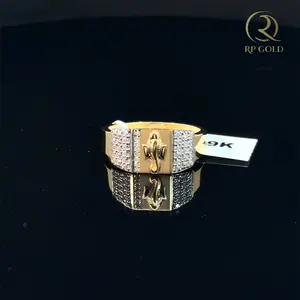 Bague élégante pour homme en or 18 carats avec pierres étincelantes et un design central audacieux, idéale pour un usage quotidien et pour les occasions spéciales, idée cadeau. - Product Image 3