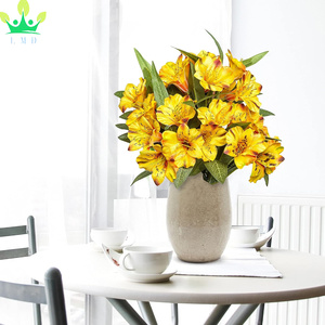 <span class=keywords><strong>Amaryllis</strong></span> artificielle fleurs longues tiges Bouquet de pétales de soie Faux <span class=keywords><strong>feuilles</strong></span> vertes automne intérieur bricolage artisanat Table pièce maîtresse décor à la maison - Product Image 4