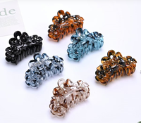 Vente en gros de pinces à cheveux mates simples à trois fleurs pour queues de cheval, pinces requin pour chignons et pinces bandeaux pour chignons.