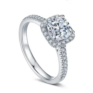 Anello di diamanti pavimentato in argento 2023 all'ingrosso di moda diverso anello di pietra lucida per il fidanzamento delle donne