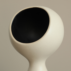 Estatuilla de cerámica creativa moderna pequeña botella de caballo mirando hacia atrás estatua para exhibición de sala de estar o decoración del hogar - Product Image 4
