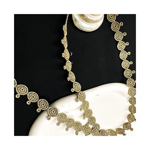 Passamaneria in pizzo chimico Kreis-Muster con ricamo dorato idrosolubile all'ingrosso <span class=keywords><strong>per</strong></span> <span class=keywords><strong>abiti</strong></span> <span class=keywords><strong>da</strong></span> <span class=keywords><strong>sposa</strong></span> e <span class=keywords><strong>abiti</strong></span> <span class=keywords><strong>da</strong></span> ballo, finitura metallizzata - Product Image 5