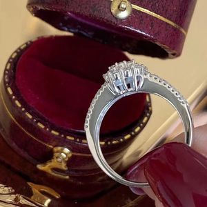 Anillo Xinfly de Oro 18K con Diamantes de 1CT Corte Esmeralda y Azúcar de Roca, Clásico para Boda y Compromiso, Venta al por Mayor - Product Image 4