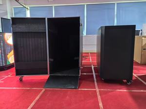 บูธดีเจยอดนิยมพร้อมจอวิดีโอ LED โค้ง ความละเอียดพิกเซล 2.5 มม. มาตรฐาน IP65 พร้อมขาตั้งพื้น ควบคุมผ่านแอป SDK พร้อมกล่องใส่สำหรับขนย้าย - Product Image 6