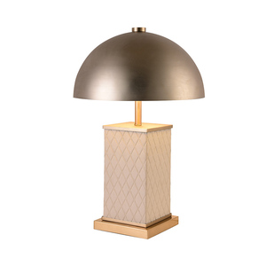 Lámparas de Escritorio Únicas de Última Moda en Dorado con Pantalla, en Venta - Product Image 3
