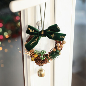 Adornos Navideños Rústicos con Campanas, Piñas y Lazos Navideños con Cascabeles y Piñas - Product Image 5