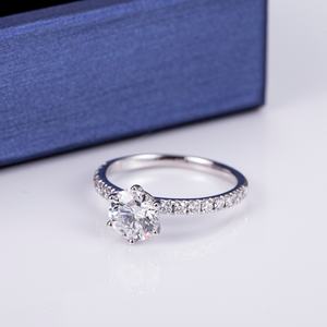 Anillo de Compromiso y Matrimonio Messi Jewelry MSR-537 de Oro Blanco de 18K con Diamante de Laboratorio Redondo de 0.85CT VVS1 - Product Image 2