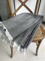 Châle en laine tricotée douce et légère, longue couverture moelleuse pour canapé avec pompons, motif écossais pour femme, saison hivernale
