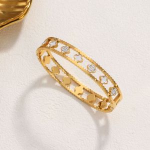 May Mắn Clover Hollow Thép Không Gỉ Vòng Đeo Tay Cho Phụ Nữ Cao Cấp Mạ Vàng Colorfast Chất Lượng Cao Cảm Giác Thời Trang Bangles - Product Image 3