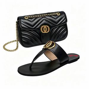 Set di Ciabatte e <span class=keywords><strong>Sandali</strong></span> da <span class=keywords><strong>Donna</strong></span> di Lusso Personalizzati con Logo G, Comodi in <span class=keywords><strong>Pelle</strong></span> PU, con Borsa e Infradito - Product Image 1