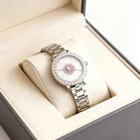 Montre-bracelet pour femme de luxe avec un ensemble de diamants, pierre précieuse rose, cadran en nacre, personnalisable, en acier inoxydable