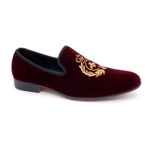 Vendita calda <span class=keywords><strong>scarpe</strong></span> eleganti in pelle scamosciata da <span class=keywords><strong>uomo</strong></span> con ricami in velluto mocassini personalizzabili nuove <span class=keywords><strong>scarpe</strong></span> estive Casual - Product Image 1