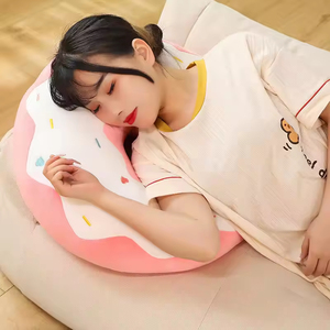 Coussin de canapé en forme de donut en peluche, design alimentaire amusant, avec rembourrage en coton PP, vente en gros - Product Image 6