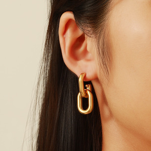 ต่างหูห่วงสแตนเลสชุบทอง ดีไซน์รูปตัว U สำหรับผู้หญิง สวมใส่ได้ทุกวัน - Product Image 2