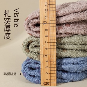 <span class=keywords><strong>2026</strong></span> यूनिसेक्स थोक कस्टम लोगो महिलाओं के टखने फर्श मोजे सर्दियों में घर की नींद कोरल मखमल मोटी गर्म गैर-पर्ची फर्श मोजे - Product Image 2