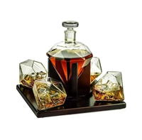 Juego de regalo de decantador de botella de whisky de cristal de licor de diamante con 4 tazas de alcohol y soporte de madera para ocasiones de negocios actualmente en tendencia