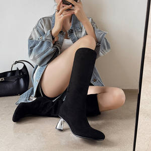 Nouvelles bottes à enfiler en cuir véritable, style rétro européen et américain, simples, toutes saisons, couleur unie, rehaussant la silhouette, pour femme, collection 2025 - Product Image 5