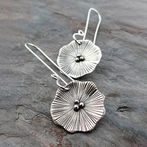 Orecchini a Gancio con Motivo a Foglia di Loto Vintage per Donne, Gioielli Artistici alla Moda - Product Image 6