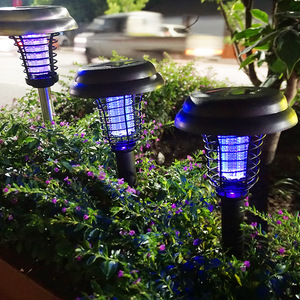 Lámpara solar antimosquitos para exteriores, resistente a la lluvia, con luz LED púrpura para jardín y césped. - Product Image 3