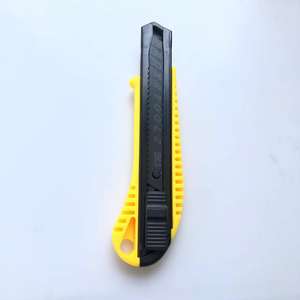 سعر منخفض 18 ، أداة قطع الورق المكتبي ، شفرة معدنية واسعة ، بلاستيكية اقتصادية قابلة للسحبها - Product Image 4