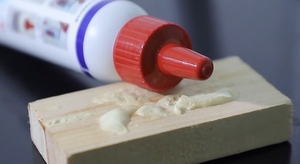 Eccellente incollaggio 1K PUR adesivo liquido PUR colla Hot Melt rapida polimerizzazione <span class=keywords><strong>colore</strong></span> chiaro per rivestimento in pelle - Product Image 2