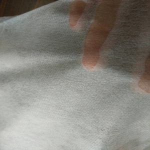 Tissu non tissé 100% polypropylène 18 g/m² absorbant l'humidité pour usage hygiénique - Product Image 4