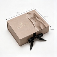 Boîte cadeau rigide pliable personnalisée pour vêtements avec nœud en ruban de satin pour vêtements de sport, emballage magnétique pliable pour vêtements