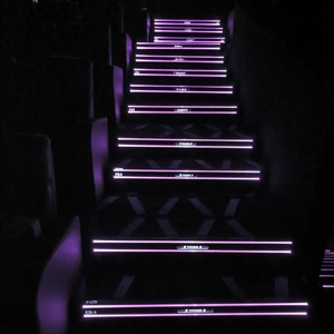 Solution complète de luxe pour les allées de cinéma : nez de marche LED intégrés et sièges haut de gamme pour les auditoriums de cinéma modernes - Product Image 2