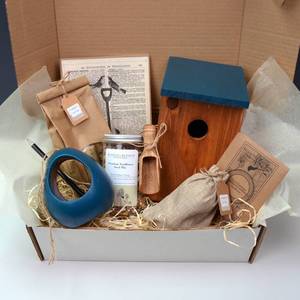Cet ensemble cadeau de jardin unique, bleu foncé, peut être placé au sol ou accroché au mur, et est parfait pour la décoration de jardin. - Product Image 3